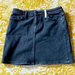 Current/ Elliot stretch color, black denim skirt with pockets 29
